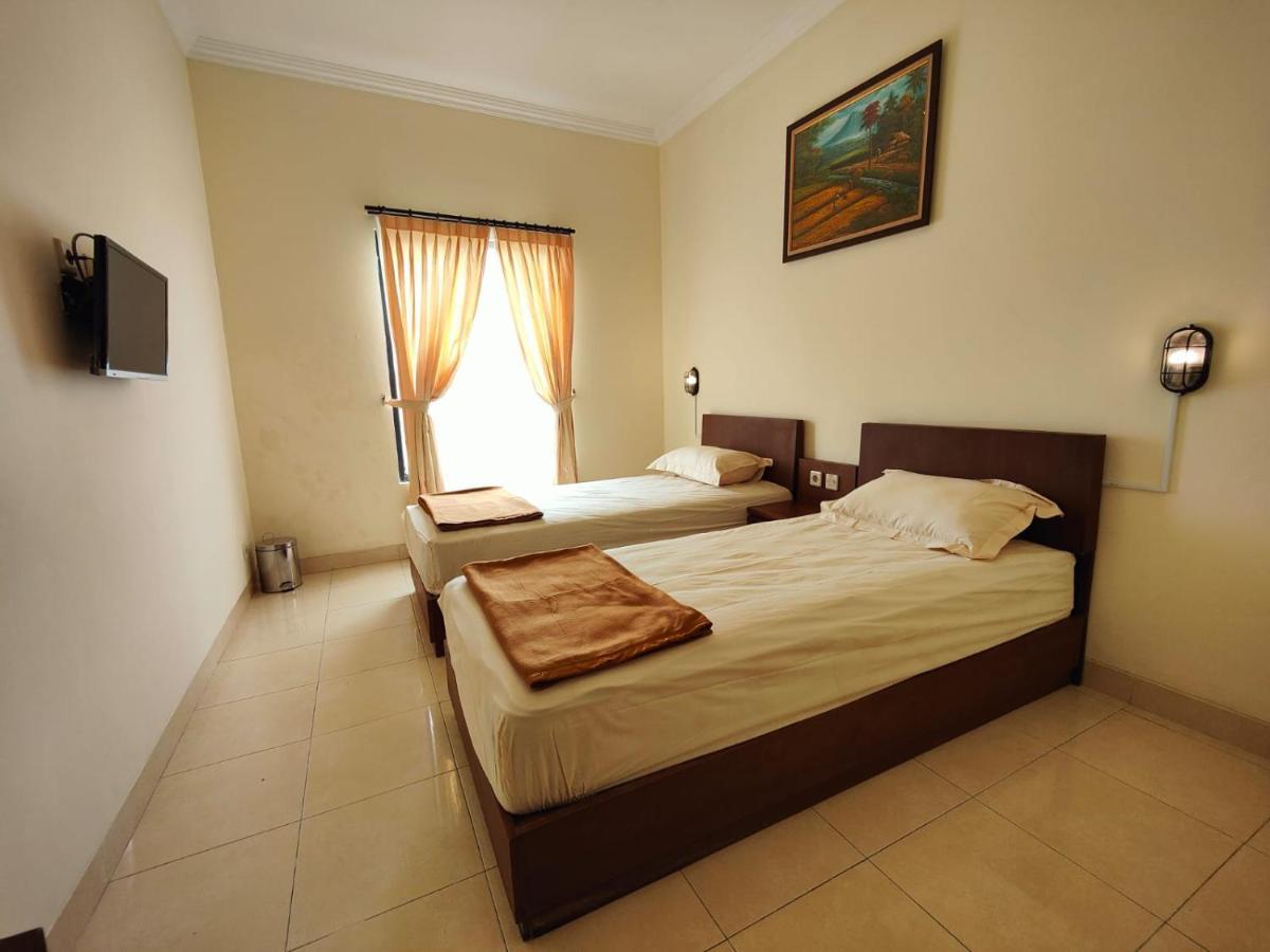 Adiputra Guesthouse 2 By Homiq Ngabean Экстерьер фото