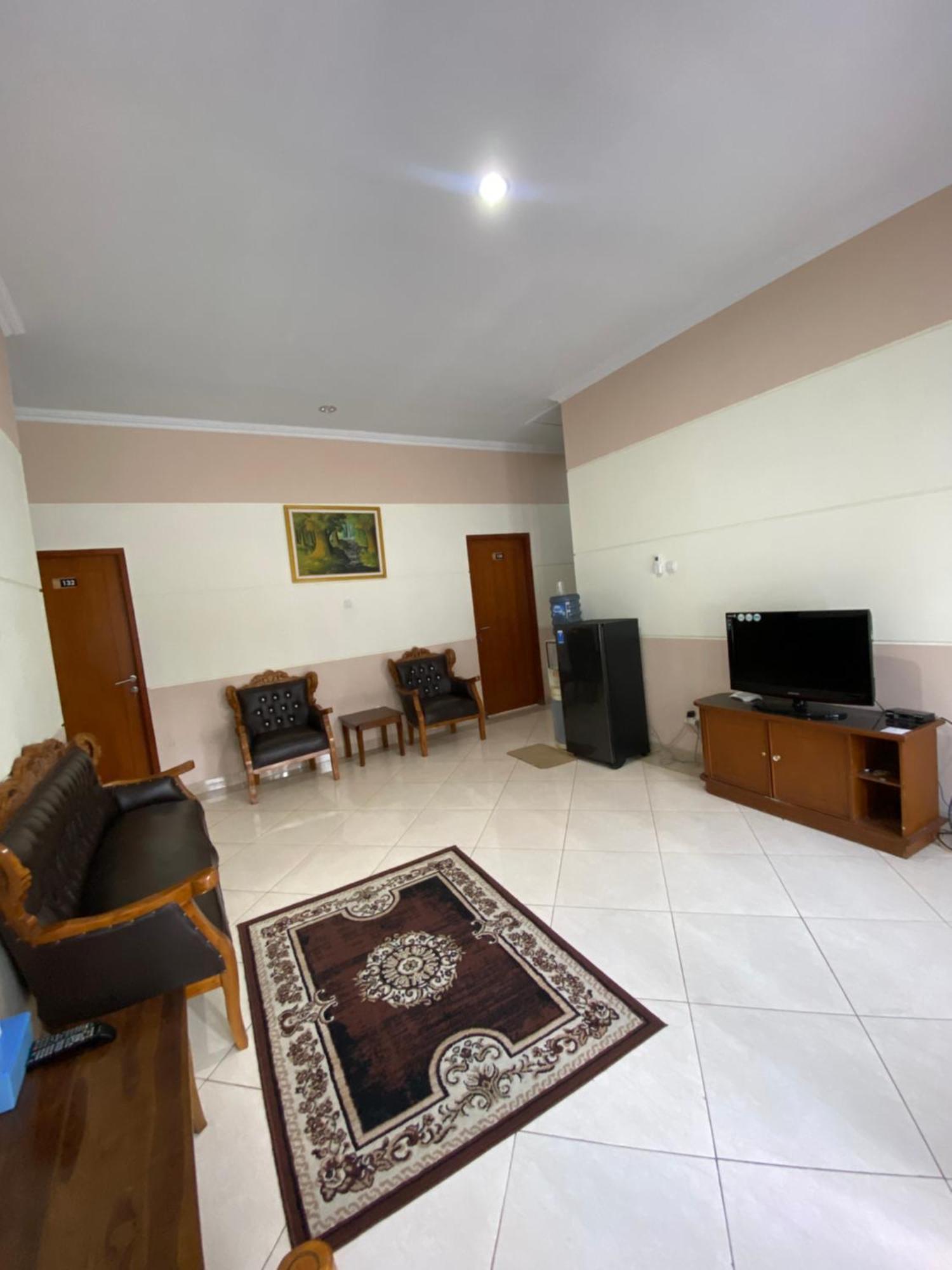 Adiputra Guesthouse 2 By Homiq Ngabean Экстерьер фото