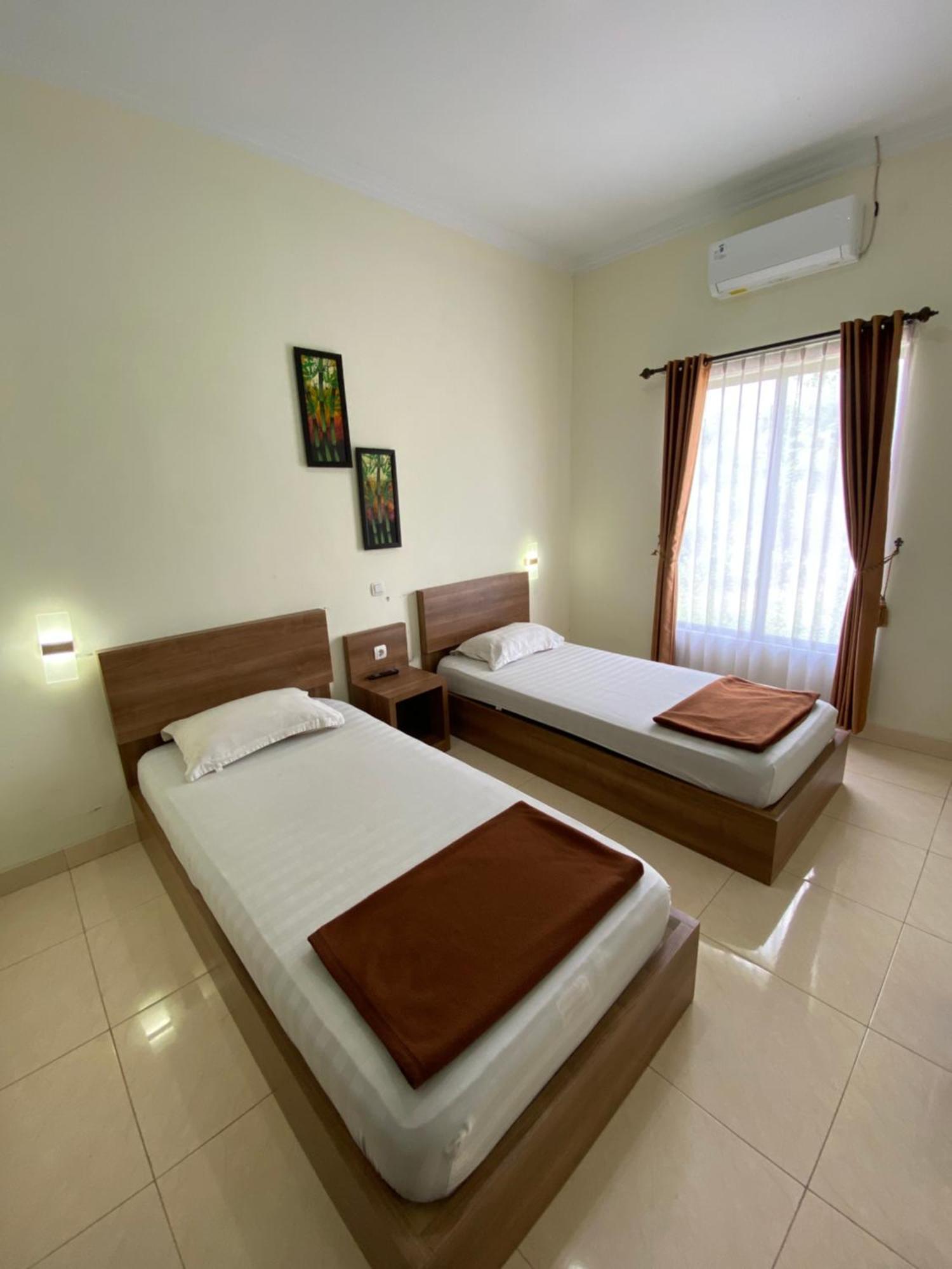 Adiputra Guesthouse 2 By Homiq Ngabean Экстерьер фото