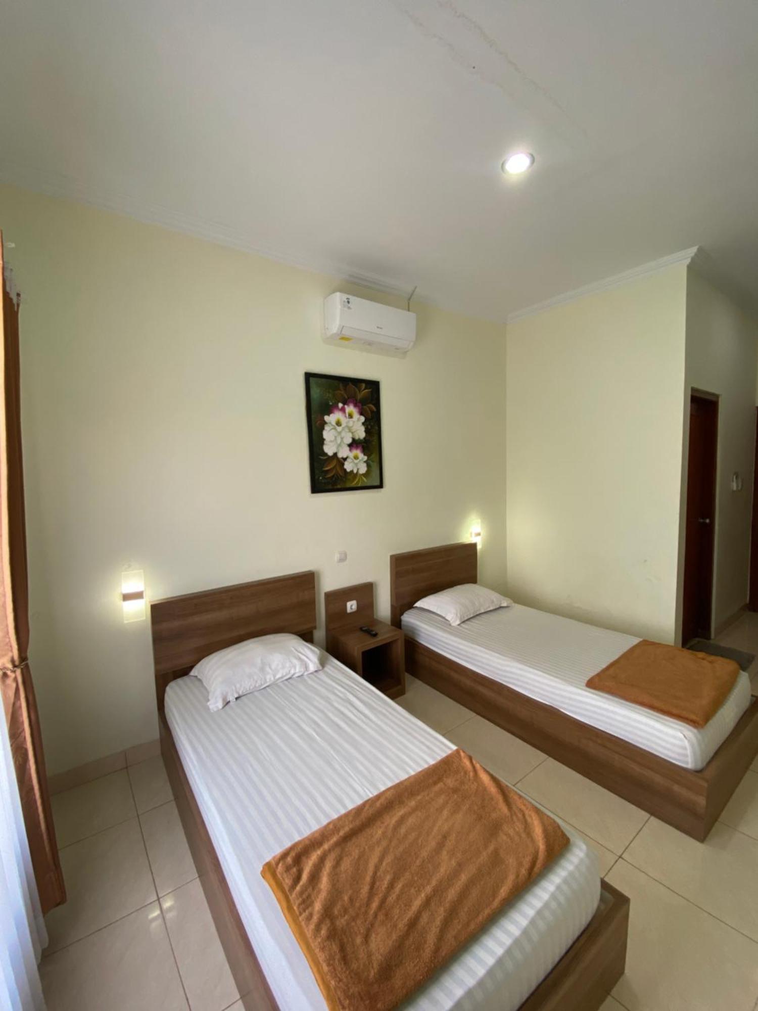 Adiputra Guesthouse 2 By Homiq Ngabean Экстерьер фото